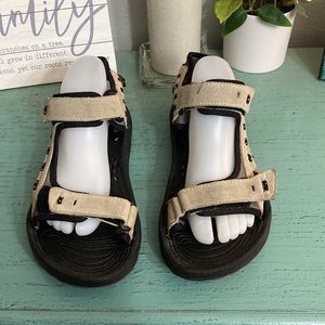 Women Teva size 9